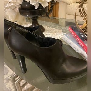 Stuart Weitzman ankle shoe boot